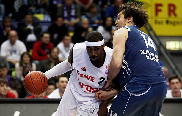 场上气氛高 场上气氛高