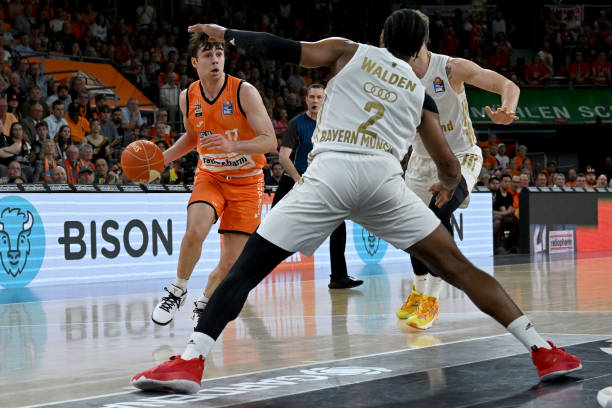 积极拼抢篮 积极拼抢篮