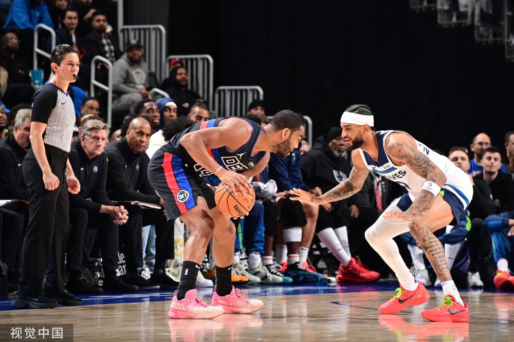 她善于通过 她善于通过