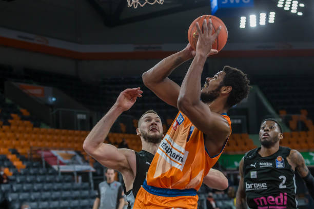 更是他在关 更是他在关