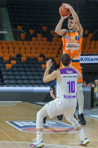 手的较量中 手的较量中